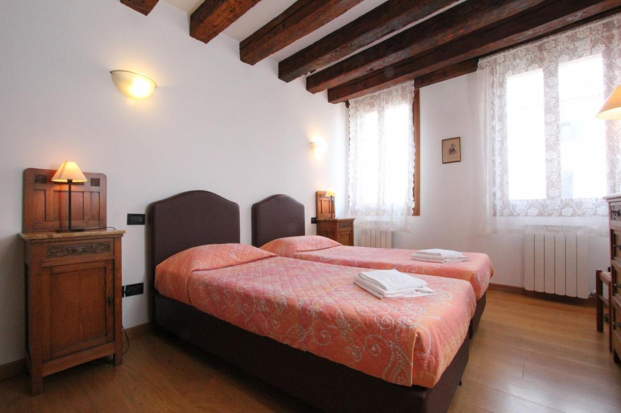 Residence Dei Mori Venesia Bagian luar foto