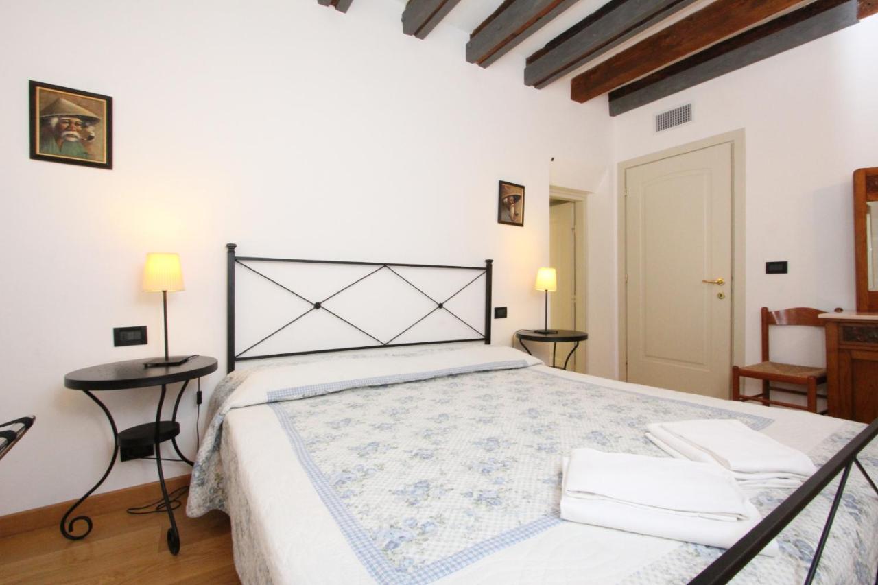 Residence Dei Mori Venesia Bagian luar foto